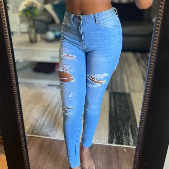 Distressed High Waisted Skinny Jeans, Light Wash, Juniors Size 7 - Picture 3 of 5